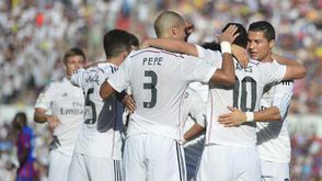 لاعبو ريال مدريد يحتفلون بالتسجيل في مرمى ليفانتي