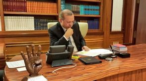 شارة رابعة على مكتب أردوغان
