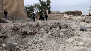 الطيران الروسي يقصف مدرس وليد بلاني في معرة النعمان - إدلب - سوريا - الأناضول 2