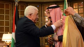 محمود عباس والملك سلمان- جيتي