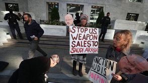 متظاهرون أمام السفارة السعودية في واشنطن - جيتي