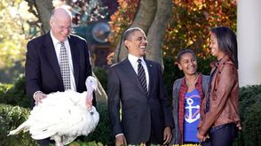 أوباما خلال احتفاله بعيد الشكر إبان رئاسته للولايات المتحدة