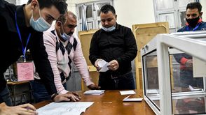 فرز أصوات الناخبين في الجزائر- الإذاعة الجزائرية