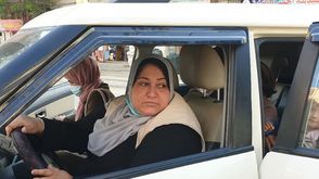 نائلة أبو جبة أول سائقة في غزة- المصور حسن اصليح