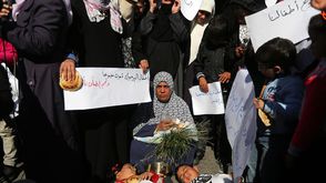نساء في غزة يطالبن بفك الحصار عن مخيم اليرموك (أرشيفية) - الأناضول