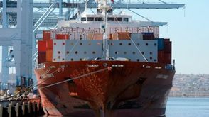 أمريكا - سفينة شحن في مرفأ لوس أنجلوس 1-3-2013 - أ ف ب