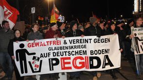 حركة "بيغيدا" تحشد الآلاف في "درسدن" - 01- حركة بيغيدا حشد الآلاف في درسدن - الاناضول