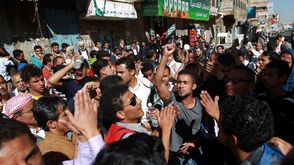مناهضون للحوثي يهتفون ضد الانقلاب على السلطة في اليمن - أ ف ب