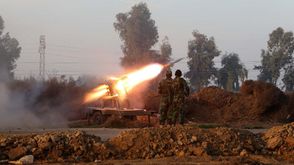 الجيش العراقي يطلق الصواريخ باتجاه الدولة الإسلامية ـ أ ف ب