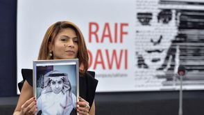 زوجة المدون السعودي رائف بدوي إنصاف ـ أ ف ب