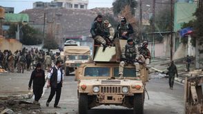 عناصر من القوات العراقية بعد السيطرة على الحي العربي أمس- أ ف ب