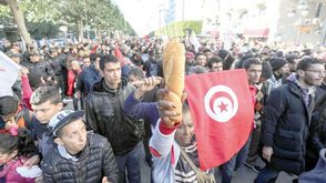 تونسيون يحتفلون بالذكرى السابعة على الثورة - الأناضول