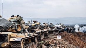قوات الجيش التركي بالقرب من الحدود السورية - أ ف ب