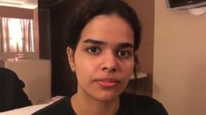 فتاة سعودية رهف في مطار تايلاند- يوتيوب