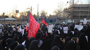 طلاب إيرانيون يتظاهرون- الأناضول
