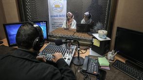 إذاعة للمكفوفين في غزة- الأناضول