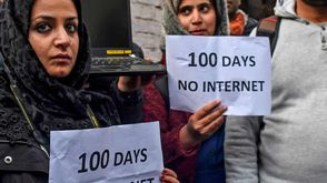 صحافيون كشميريون يحتجون على الحصار الذي تفرضه الحكومة الهندية على الإنترنت - جيتي