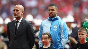 Guardiola-poses-with-kyle-walker