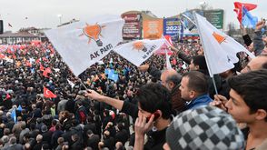 أردوغان - العدالة والتنمية - مظاهرة - مؤيدون - أحد ميادين سقاريا غرب تركيا 27-12-2013 (الأناضول)