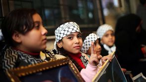 أهالي أسرى بغزة يحتفلون بالإفراج عن ثلاثة من أبنائهم - aa_picture_20131230_1270995_web