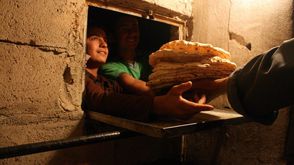 شح الخبز والغذء في سوريا - أ ف ب
