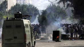 الشرطة المصرية تقتحم جامعة الأزهر وتشتبك مع طلاب - aa_picture_20131209_1133324_web