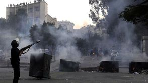 الشرطة المصرية تقتحم جامعة الأزهر وتشتبك مع طلاب - aa_picture_20131209_1133327_web