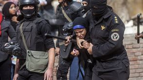 عتداء الشرطة المصري على طالبة جامعية - جامعات مصر - أ ف ب