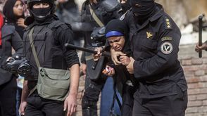 اعتداء الشرطة المصرية على طالبة جامعية - مصر جامعات - أ ف ب