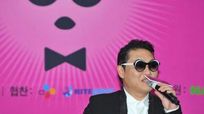 ساي، نجم اغنية غانغام ستايل يتحدث في مؤتمر صحافي في سيول في 13 نيسان/ابريل 2013