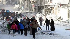 عائلات نازحة تغادر حلب