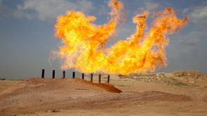 اشتعال الغاز في حقل نفط في كركوك في شمال العراق