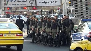 عناصر أمن إيرانيون ينتشرون تحسبا لانطلاق تظاهرات- عربي21