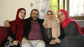 الأسير المحرر الصفطاوي مع عائلته- عربي21