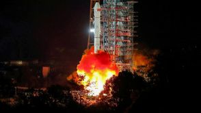 الصاروخ "لونغ مارش 3 بي" ينطلق من قاعدة تشيشانغ جنوب غرب الصين في الثامن من كانون الأول/ديسمبر 2018