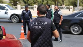 الشرطة قالت إنها تحفظت على الفتاة والسلاح المستخدم في القتل- صفحة الأمن الأردني