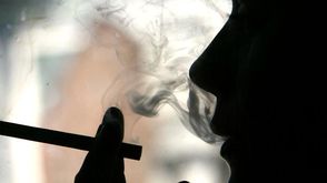 النواب البريطانيون يؤيدون منع التدخين في السيارة بوجود اطفال فيها