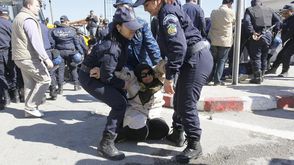اعتقال متظاهرين في الجزائر - الأناضول