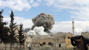 الطيران السوري يقصف مدينة حلب بالصورايخ - أ ف ب
