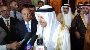 عبد ربه هادي و الزياني امين عام مجلس التعاون الخليجي في عدن اليمن ا ف ب