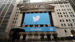 لافتة باسم وشعار تويتر على واجهة مبنى بورصة نيويورك في 7 تشرين الثاني/نوفمبر 2013