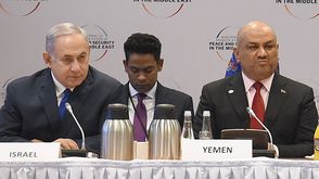 وزير خارجية اليمن بجانب نتنياهو- جيتي