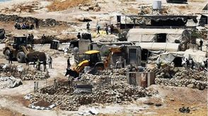 قوات الاحتلال تهدم منشآت بقرية مسافر يطا جنوب الخليل بالضفة الغربية
