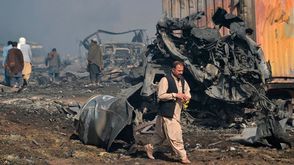 شاحنات  حريق  معبر  أفغانستان  الحدود  إيران- جيتي
