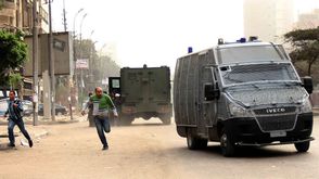 الأمن المصري يلاحق المتظاهرين بالقاهرة (أرشيفية) - ا ف ب