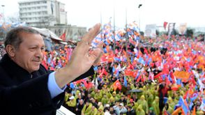 اردوغان وسط مؤيديه في اسطنبول - الأناضول