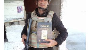 ميليشيا الحشد توزع كتاب الفاحشة المسيء للسنة على أفراد الجيش والشرطة - العراق (صورة من الانترنت)