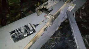 صورة بثتها مواقع مقربة للنظام لحطام الطائرة الأمريكية - فيس بوك