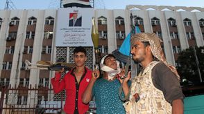 اليمن مسلحون اللجان الشعبية موالون لهادي في عدن ا ف ب