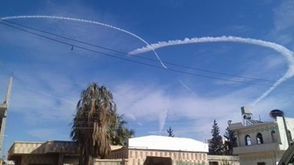 طيارون روس يرسمون قلوب في سماء سوريا بينما تقصف طائرات أخرى المدنيين- تويتر